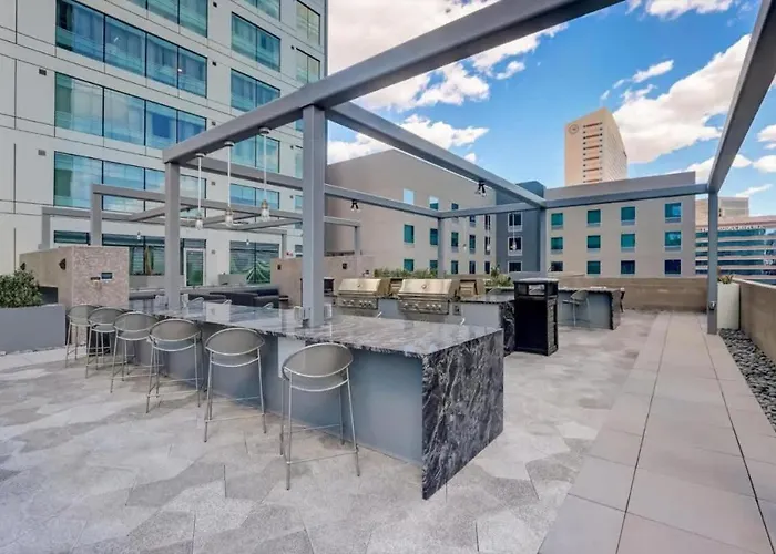 Apartment Boulevard Highrise Stu Sky Pool Parking Gym 25