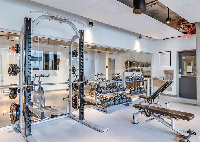 Apartment Boulevard Highrise Stu Sky Pool Parking Gym 25